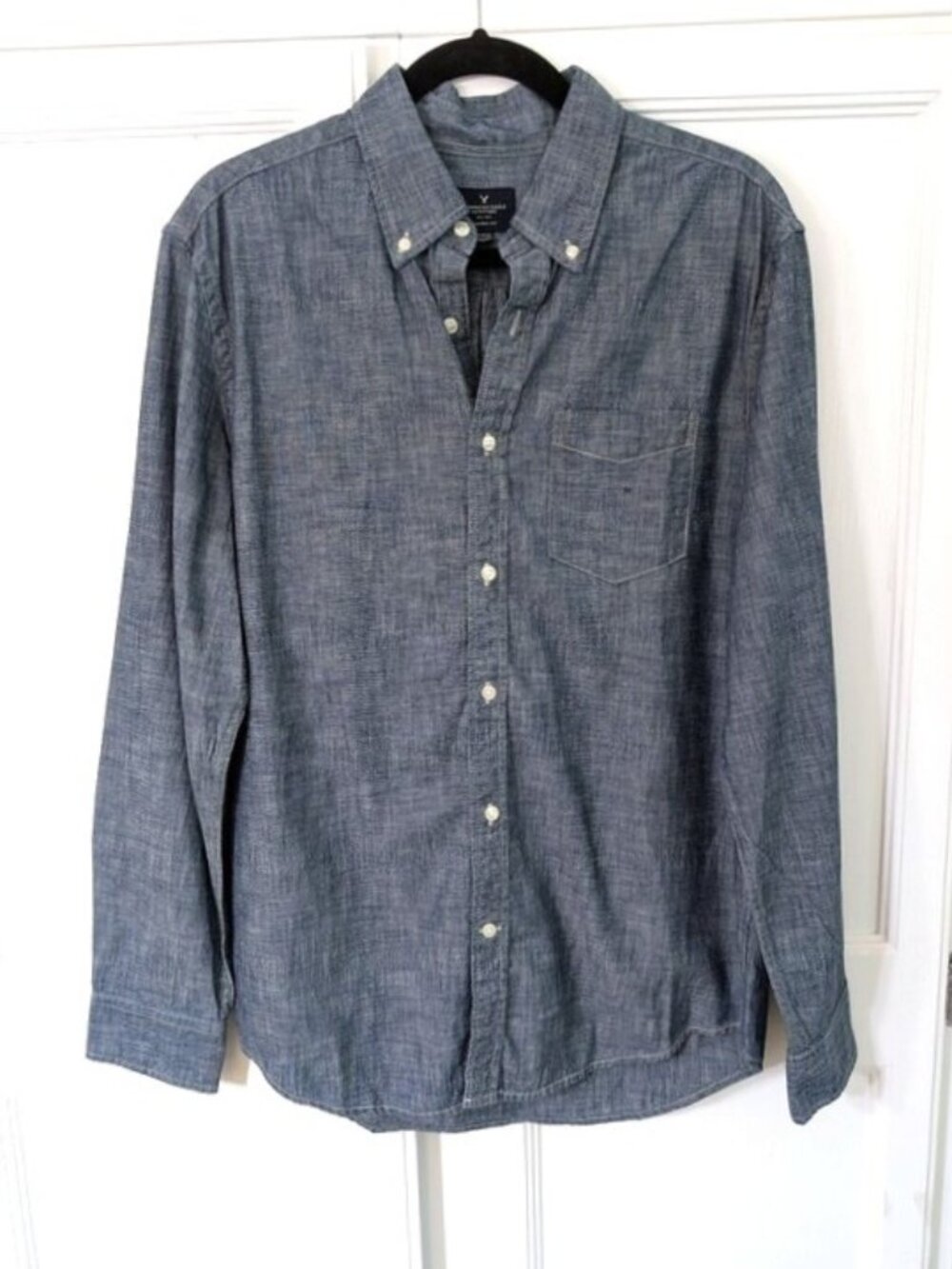 AEO Men's 100% Cotton Long-Sleeve Button-Down Chambray Shirt - Classic Fit M